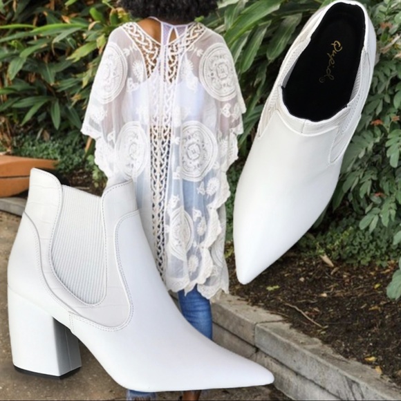 Qupid White Pointed Toe Ankle Block Heel Bootie - Picture 3 of 8